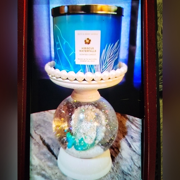 BEAUTIFUL MERIAD 3 WICK CANDLE HOLDER. NEW COMES IN ORIGINAL BOX. SOLD OUT!✨️✨️ - Picture 2 of 8